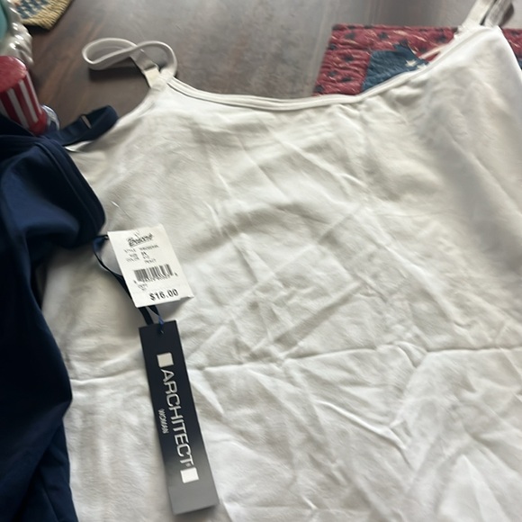 Woman’s bundle two tanks brand new size 2x - Picture 2 of 6